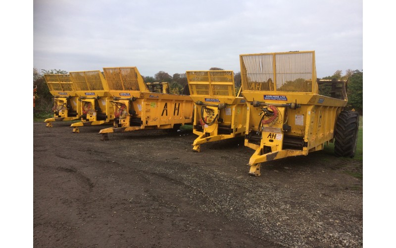 Ex hire manure spreaders
